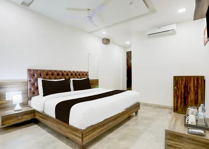 Collection O Palanpur Jakatnaka Formerly Hotel Martel Surat