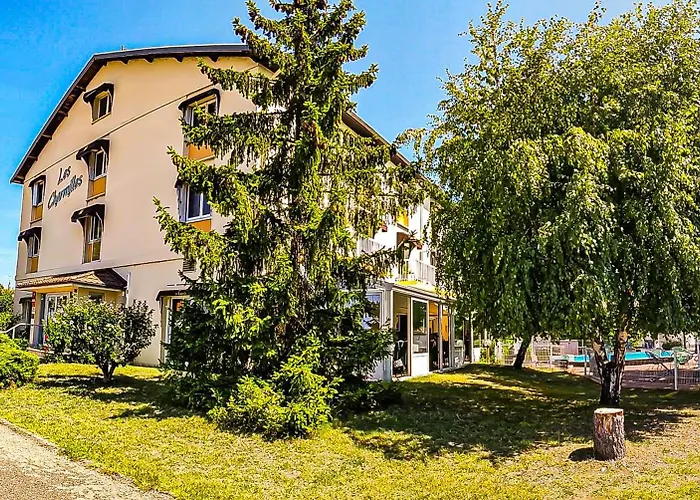 Hotel Logis Les Charmilles à Lux