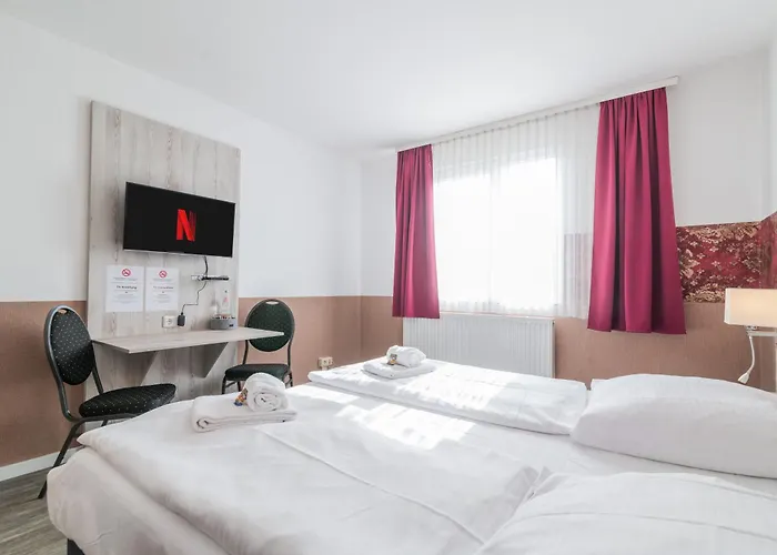 Hotel Cafe Galerie I Hannover-Garbsen I Free Parking