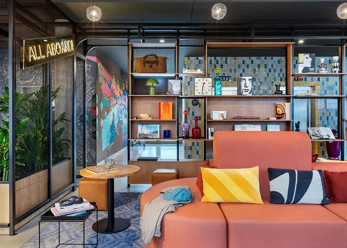 Moxy Berlin Ostbahnhof Hotel