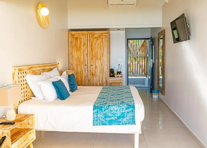 Les Galets Rouges Lodges & Spa Bouillante