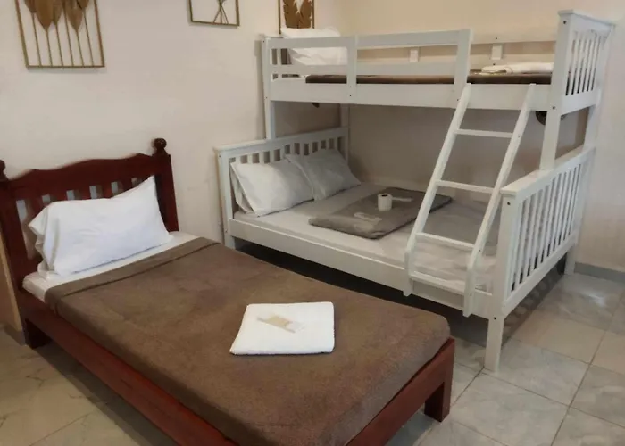 Elnora Delmar Travellers Inn Siquijor