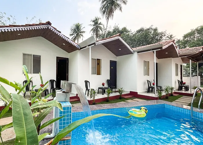 Seven Petals Cottages Morjim