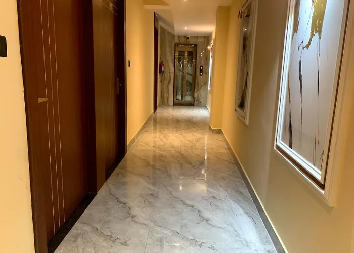 Hotel Baba Vishwanath Palace Prayagraj
