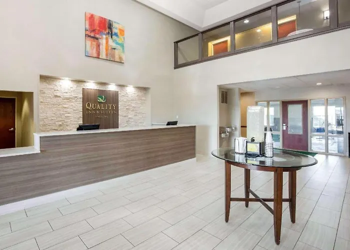 Quality Inn & Suites Arnold - St Louis