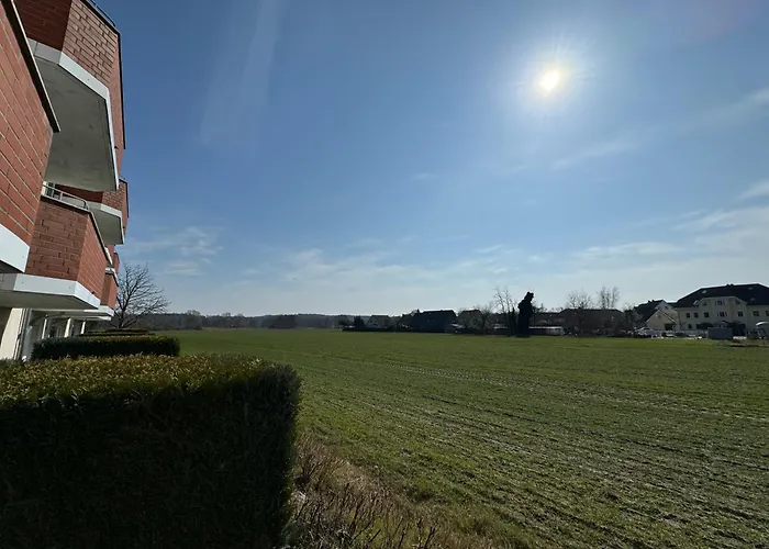 HAUS USEDOM Ferienwohnanlage mit Frühstücks-Restaurant gegenüber im Seeschlösschen Ostseebad Kölpinsee
