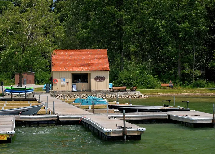Potawatomi Inn & Cabins Angola