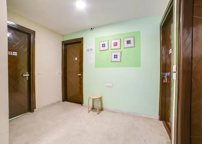 Hotel O Carol Garden Delhi 