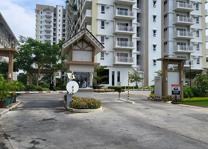 The Atherton- Spacious Modern Condo Unit In Paranaque Near The Airport, Makati, Bgc And Highways Paranaque City