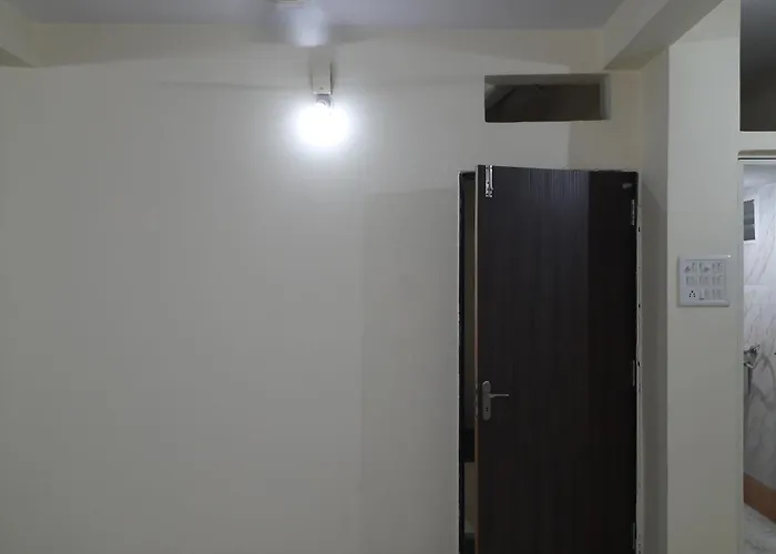 Jain Yatri Niwas Hotel Ujjain