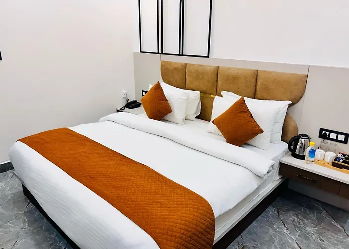 Hotel The Golden Way Aligarh