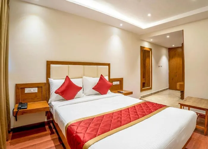 Hotel Crystal International - Near Prem Mandir By Mukund Vrindavan
