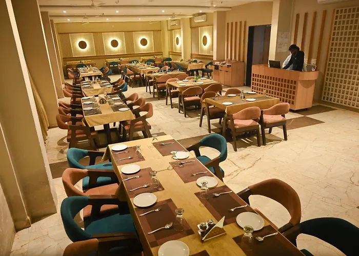 Hotel Maa Bhagwati Palace Khandwa
