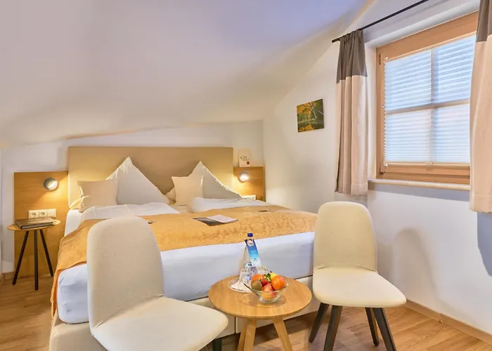 Wander Und Aktiv Hotel Roesslwirt Lam