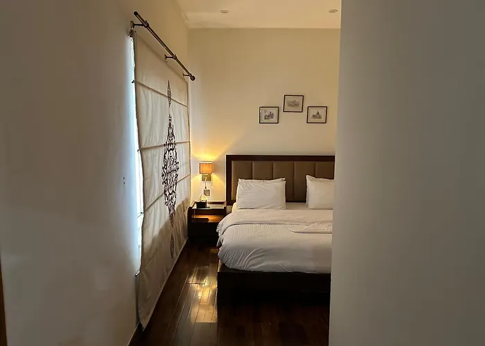 Sarah'S Lodge Murree