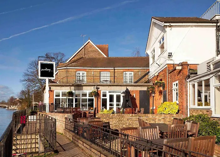 Sunday London Staines-Upon-Thames Heathrow T5 Hotel