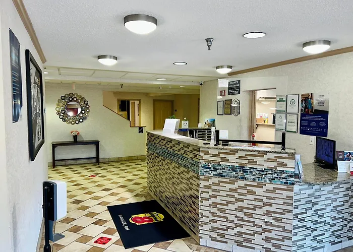 Super 8 By Wyndham Maumee Perrysburg Toledo Area Motel