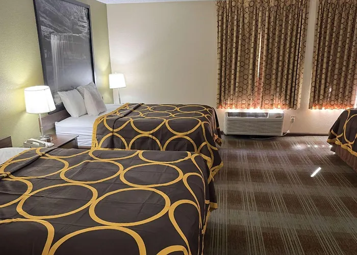 Super 8 By Wyndham Lincoln Hotel
