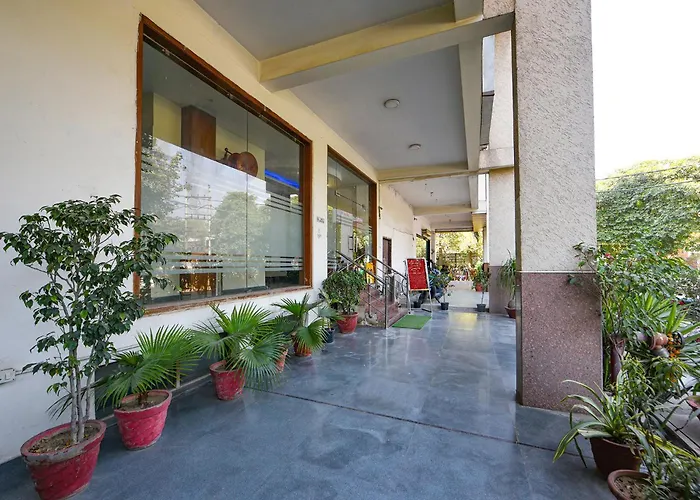 Hotel Gracious - Civil Line Gurgaon