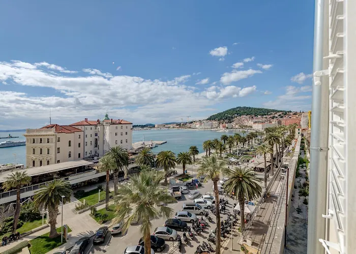 Grand Palace Luxury Retreat - Tale Of The Sea Split
