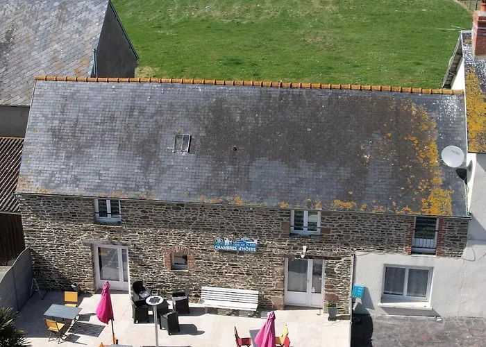 Les Pres-Sales Bed & Breakfast Courtils
