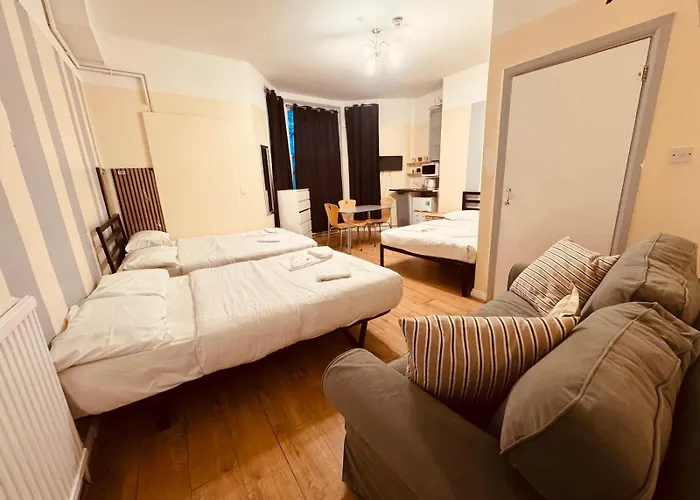 Anwar House Hotel London