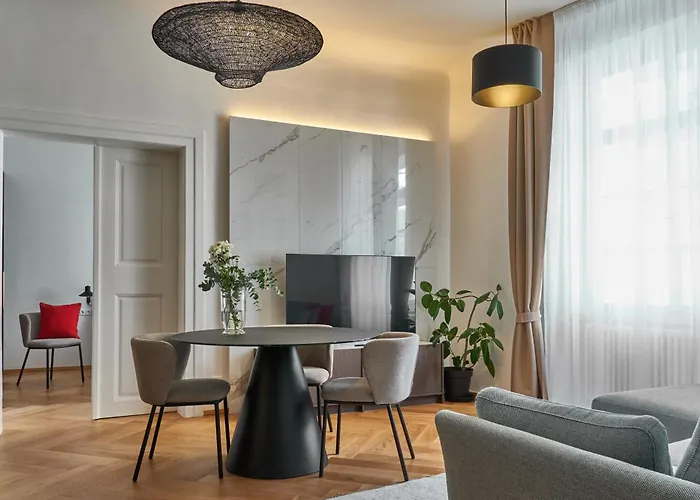Three Golden Crowns Apartments Praag
