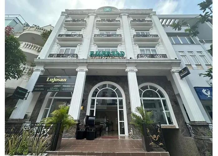 Collection O Emerald Luxury Apartment - Near Secc Ho Chi Minh City