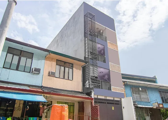 Oyo 766 Ichehan Apartments Manila