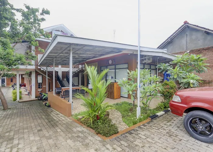 OYO 90758 D Kost In Kandri Semarang