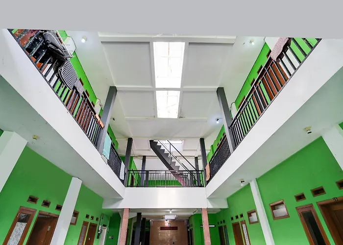 Spot On 91775 Pondok 14 Syariah Bandung