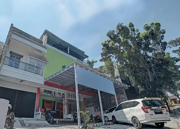 Oyo Life 92877 Hotel Rainbow 7296 Semarang