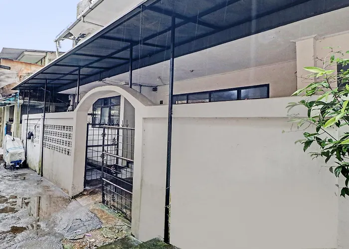 Oyo Life 92685 Kost Arimbi Hotel Bandung