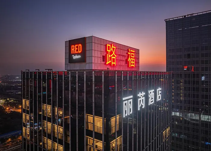 Radisson Red Guangzhou South Railway Station Hotel