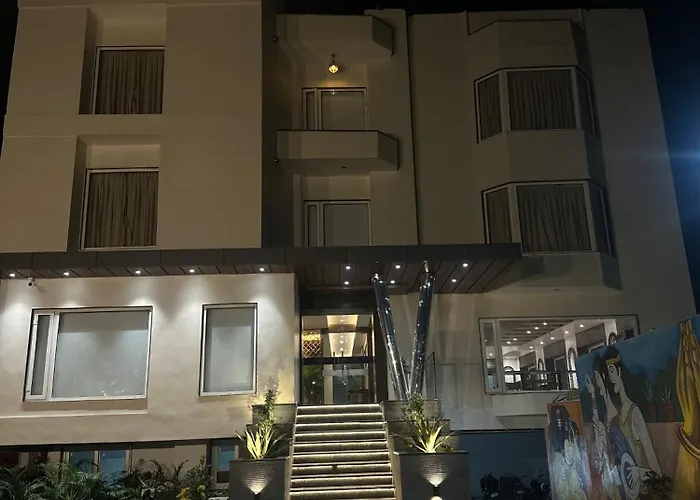 Hotel Sainik Grand Varanasi
