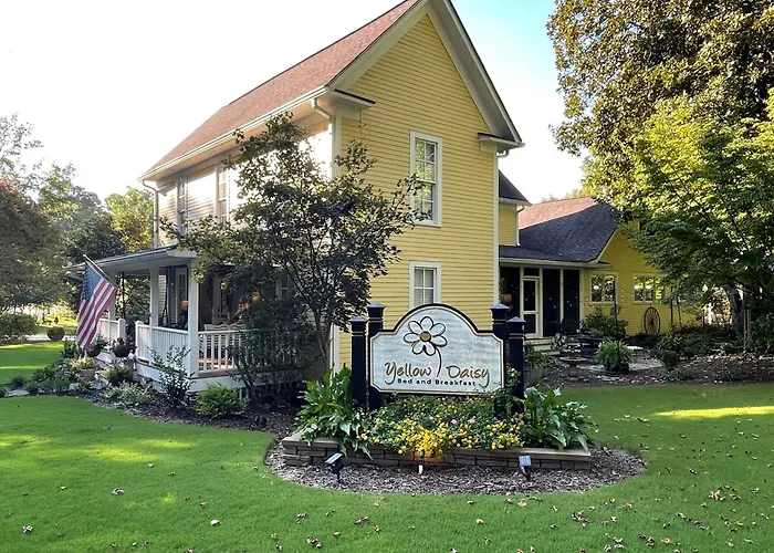 Yellow Daisy Bed And Breakfast Dahlonega