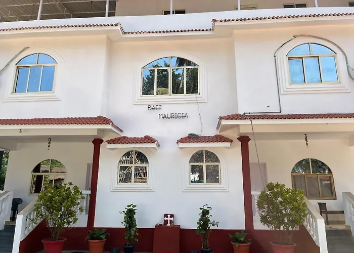La Paulo'S Back To Basic Beach Resort Morjim