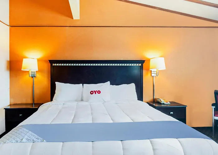 Oyo Townhouse Dodge City Ks