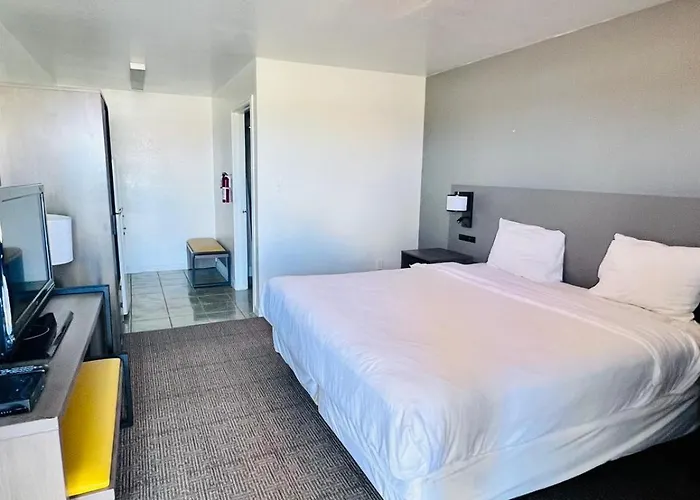 Oyo Garden Inn And Suites Pearsall I-35 East