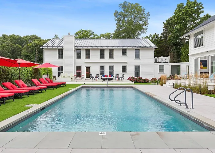 Seven Resort Style Inn Near Beach Shelter Island Heights