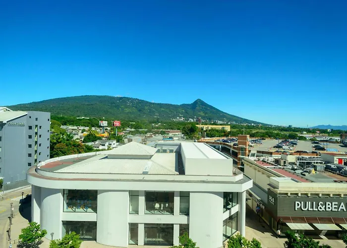 Fairfield By Marriott San Salvador Hotel