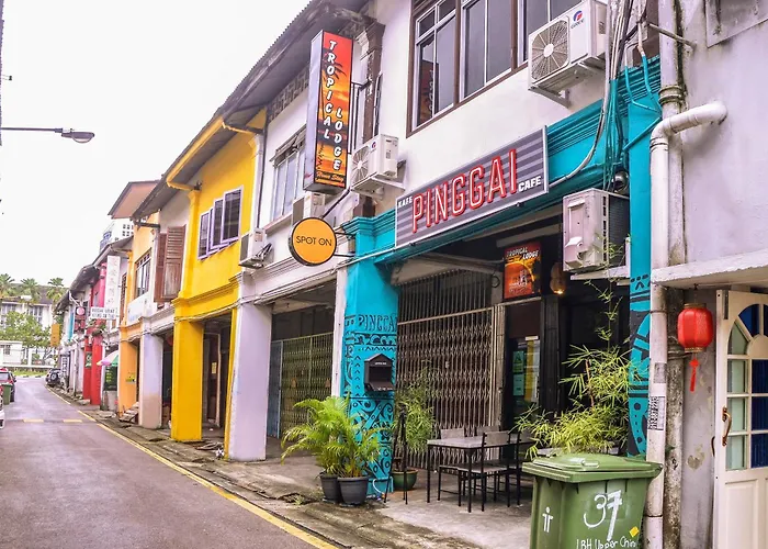 Hotel O Tropical Lodge Kuching