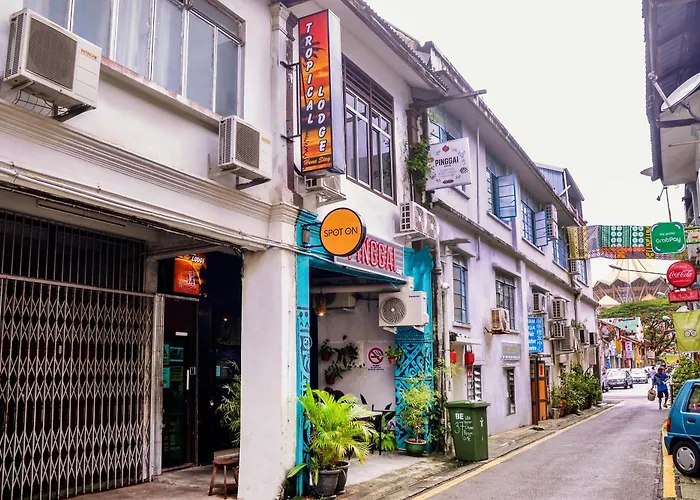 Hotel O Tropical Lodge Kuching