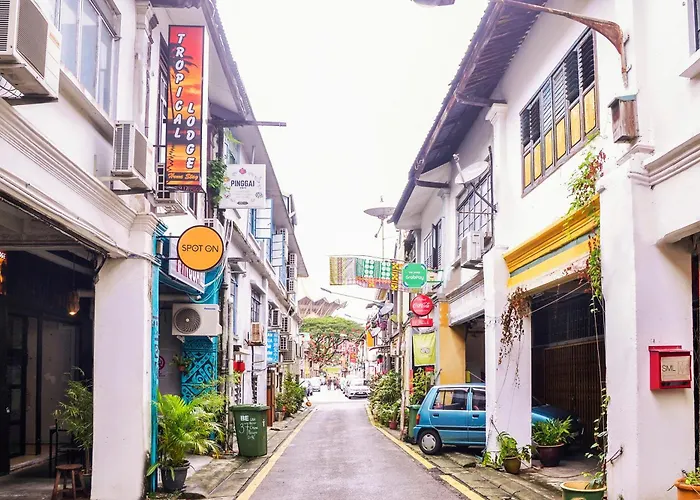 Hotel O Tropical Lodge Kuching