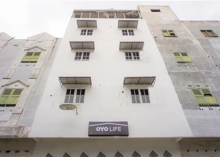 Oyo Life 2366 Gatsu Kost Hotel Medan
