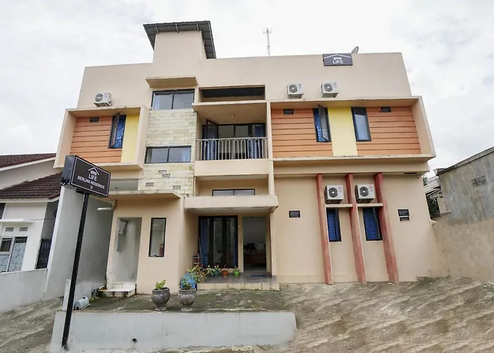 Oyo Life 2874 Berlian Residence Palembang