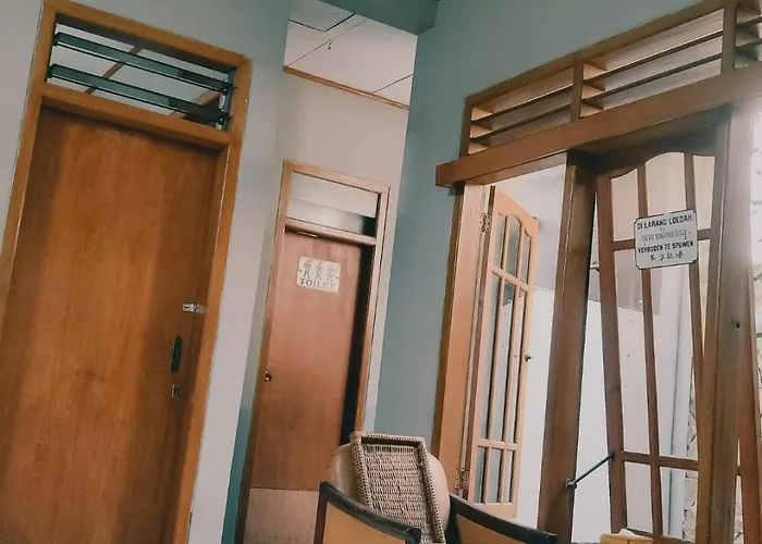 Human House Bed & Breakfast Surabaya