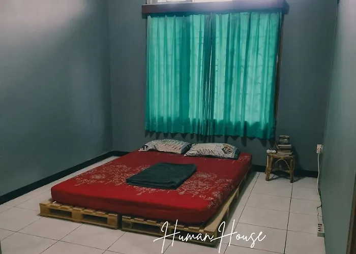 Human House Bed & Breakfast Surabaya