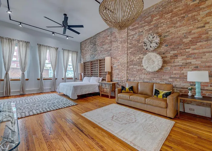 Luxe 220, Unit 4 - Penthouse With Spa Bath & Soaking Tub Wilmington