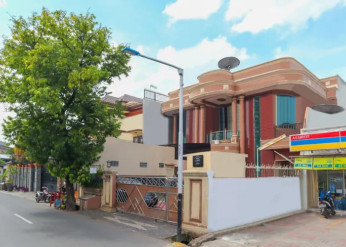 Oyo Life 2590 Kost Assirot Hotel Jakarta